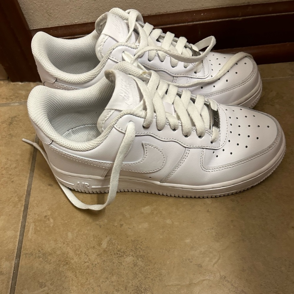 Women’s Nike Air Force 1 size 6